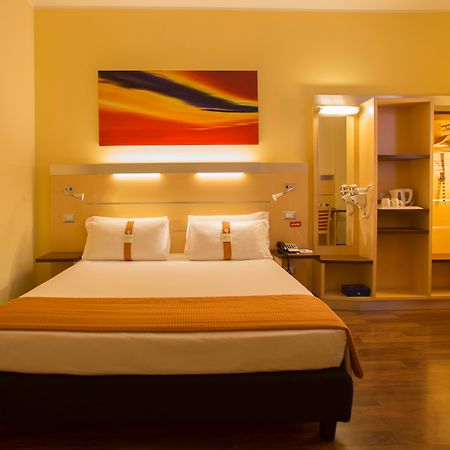 Holiday Inn Express Milan-Malpensa Airport By Ihg Somma Lombardo Esterno foto