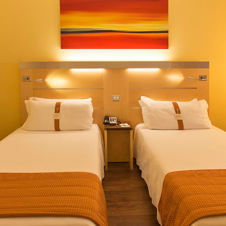 Holiday Inn Express Milan-Malpensa Airport By Ihg Somma Lombardo Esterno foto