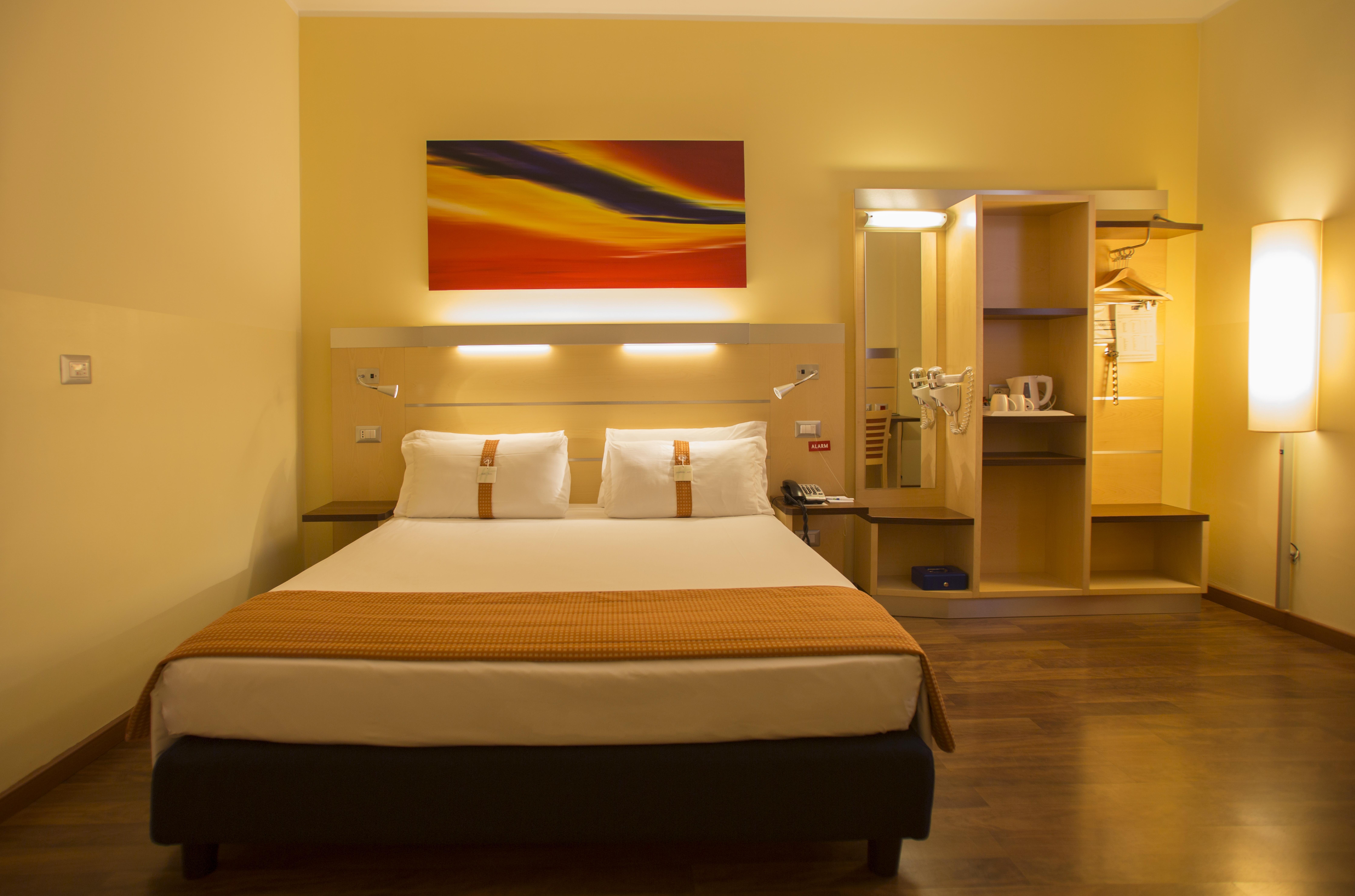 Holiday Inn Express Milan-Malpensa Airport By Ihg Somma Lombardo Esterno foto
