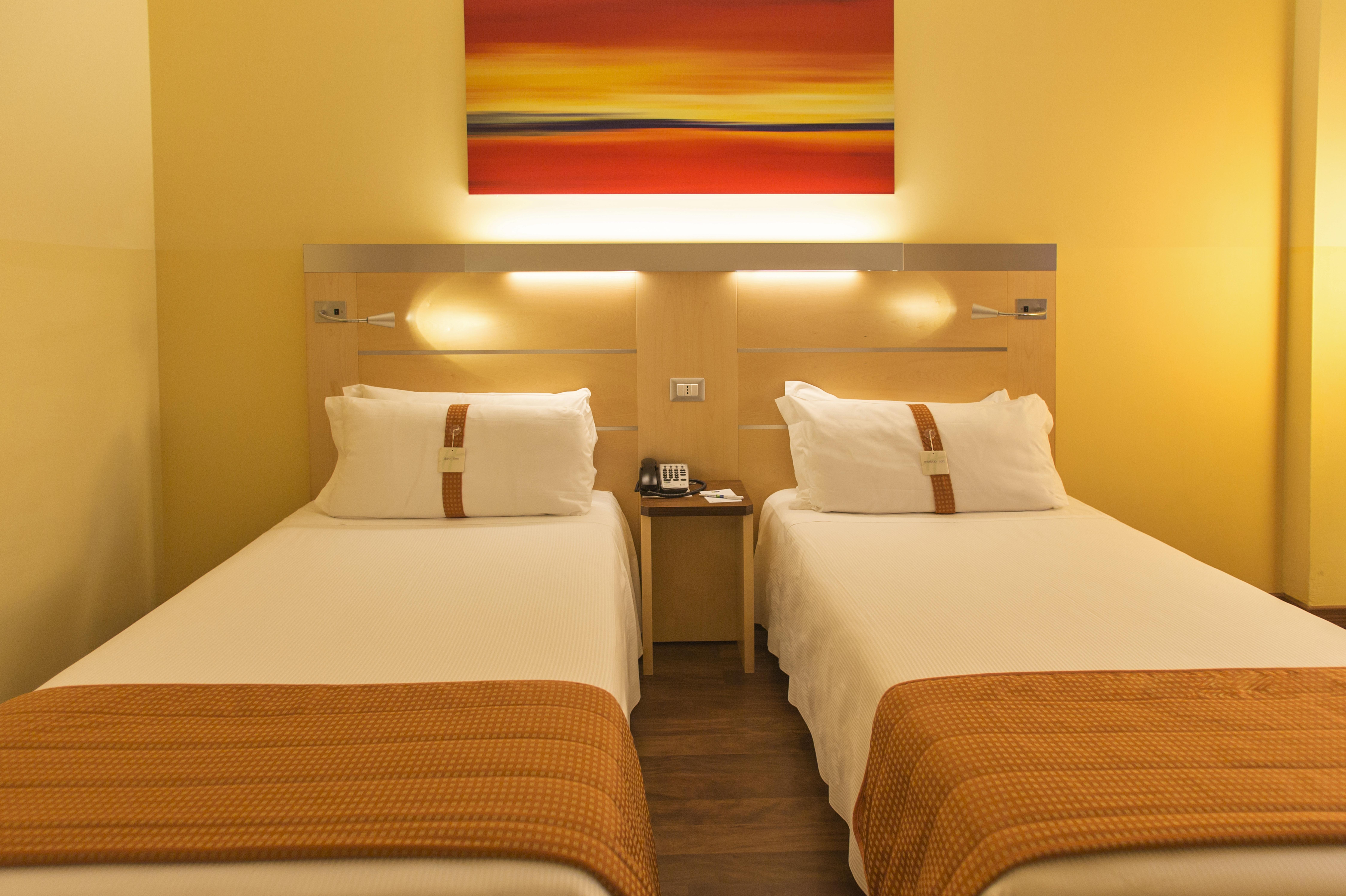 Holiday Inn Express Milan-Malpensa Airport By Ihg Somma Lombardo Esterno foto