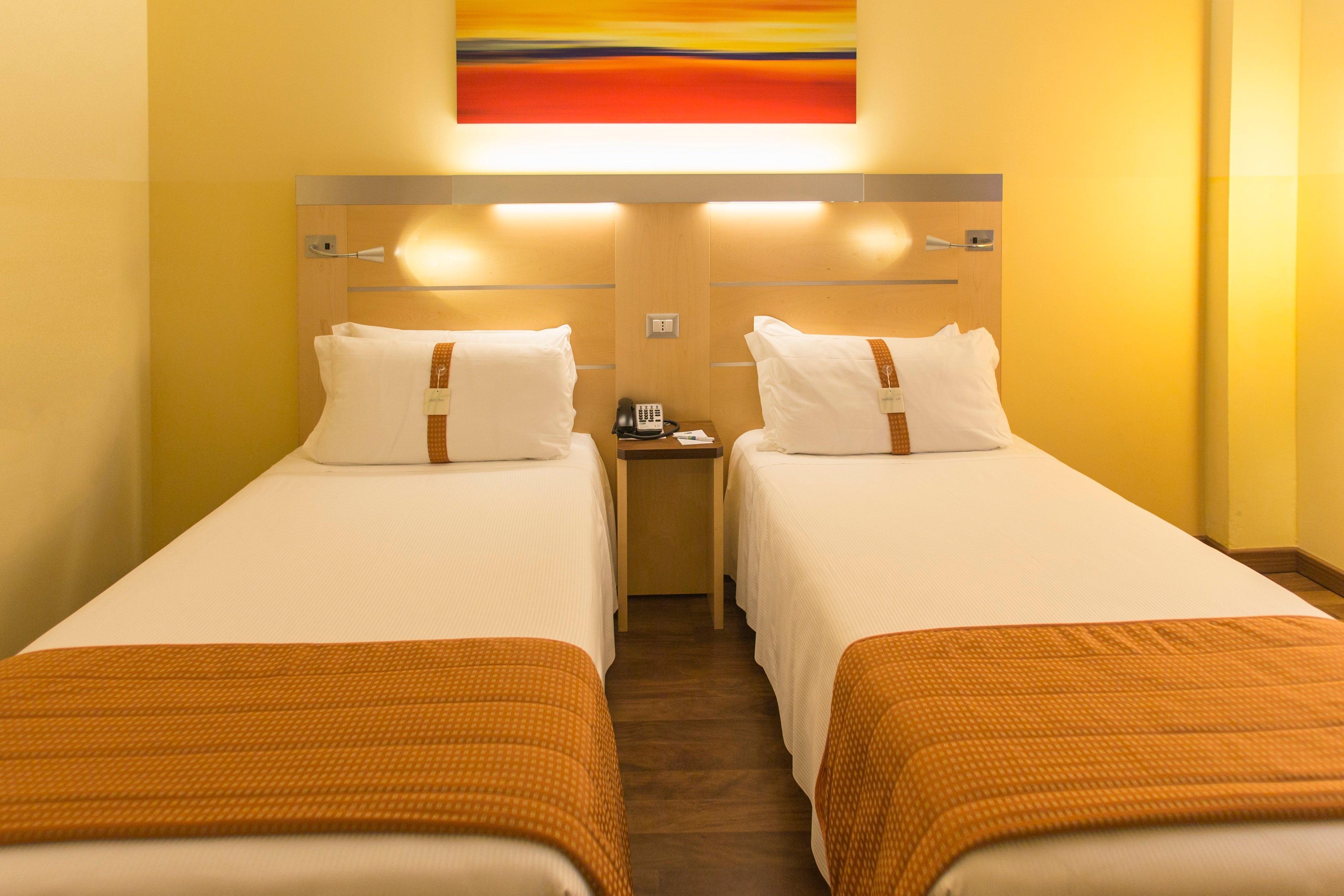 Holiday Inn Express Milan-Malpensa Airport By Ihg Somma Lombardo Esterno foto