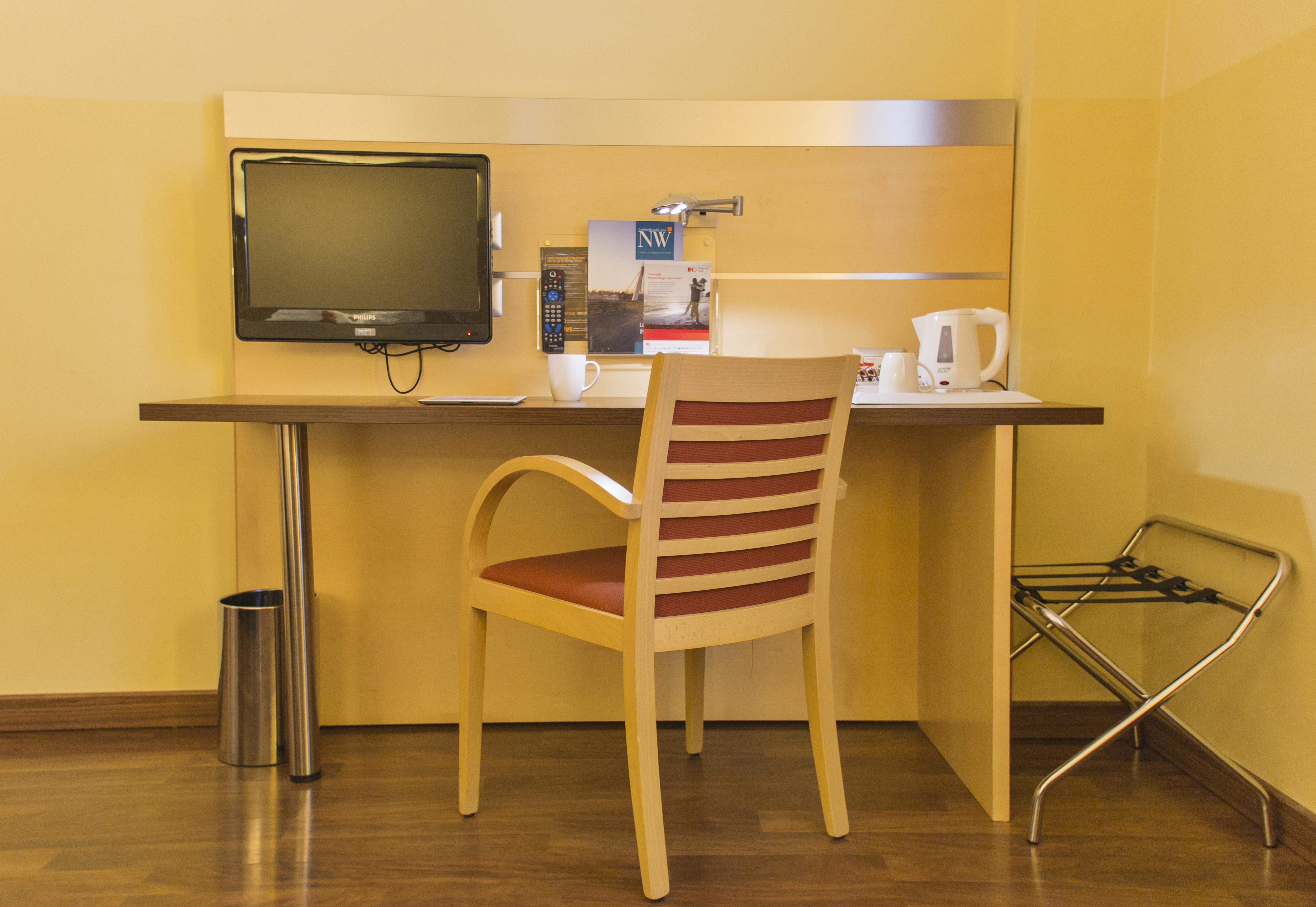 Holiday Inn Express Milan-Malpensa Airport By Ihg Somma Lombardo Esterno foto