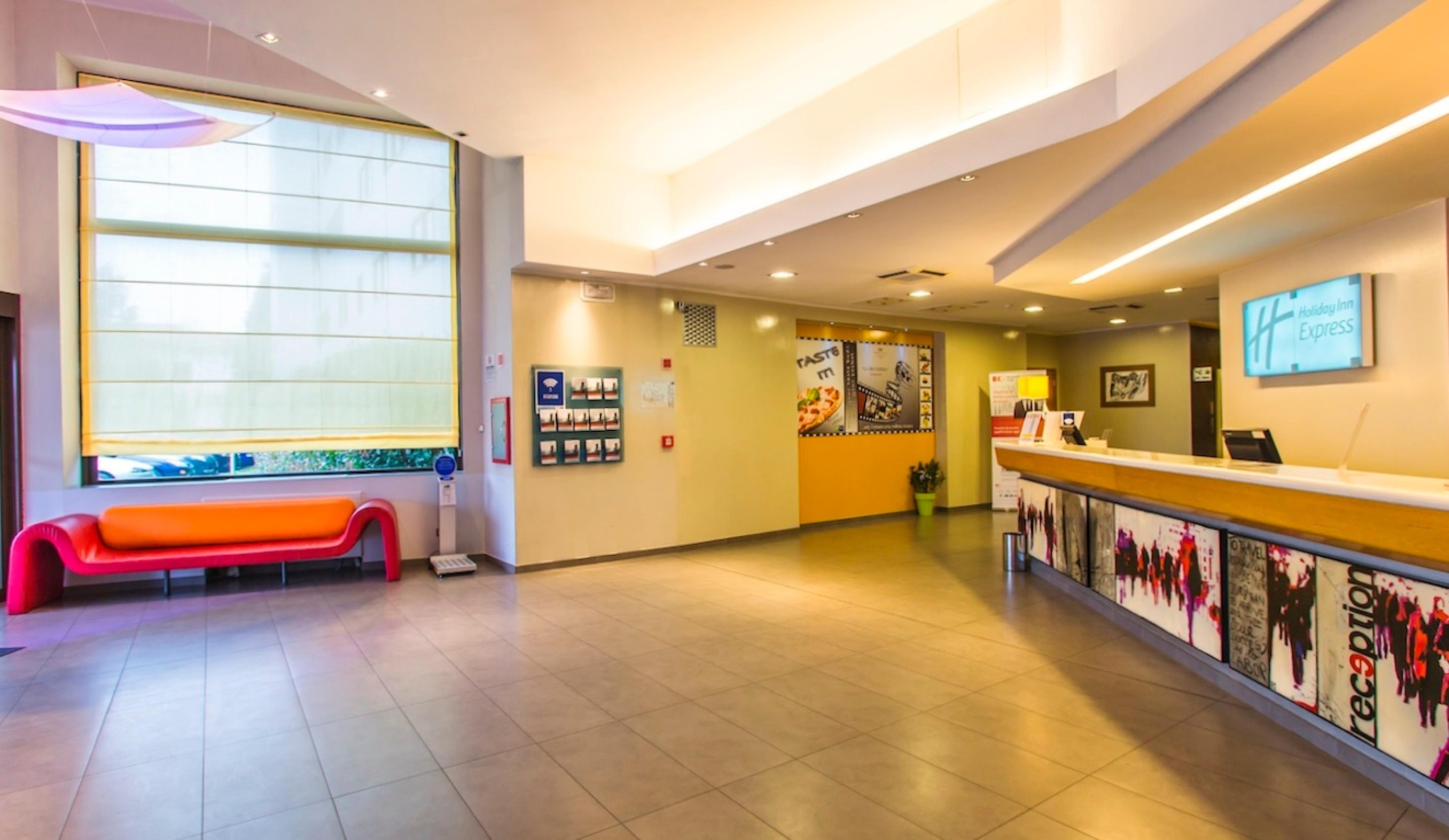 Holiday Inn Express Milan-Malpensa Airport By Ihg Somma Lombardo Esterno foto