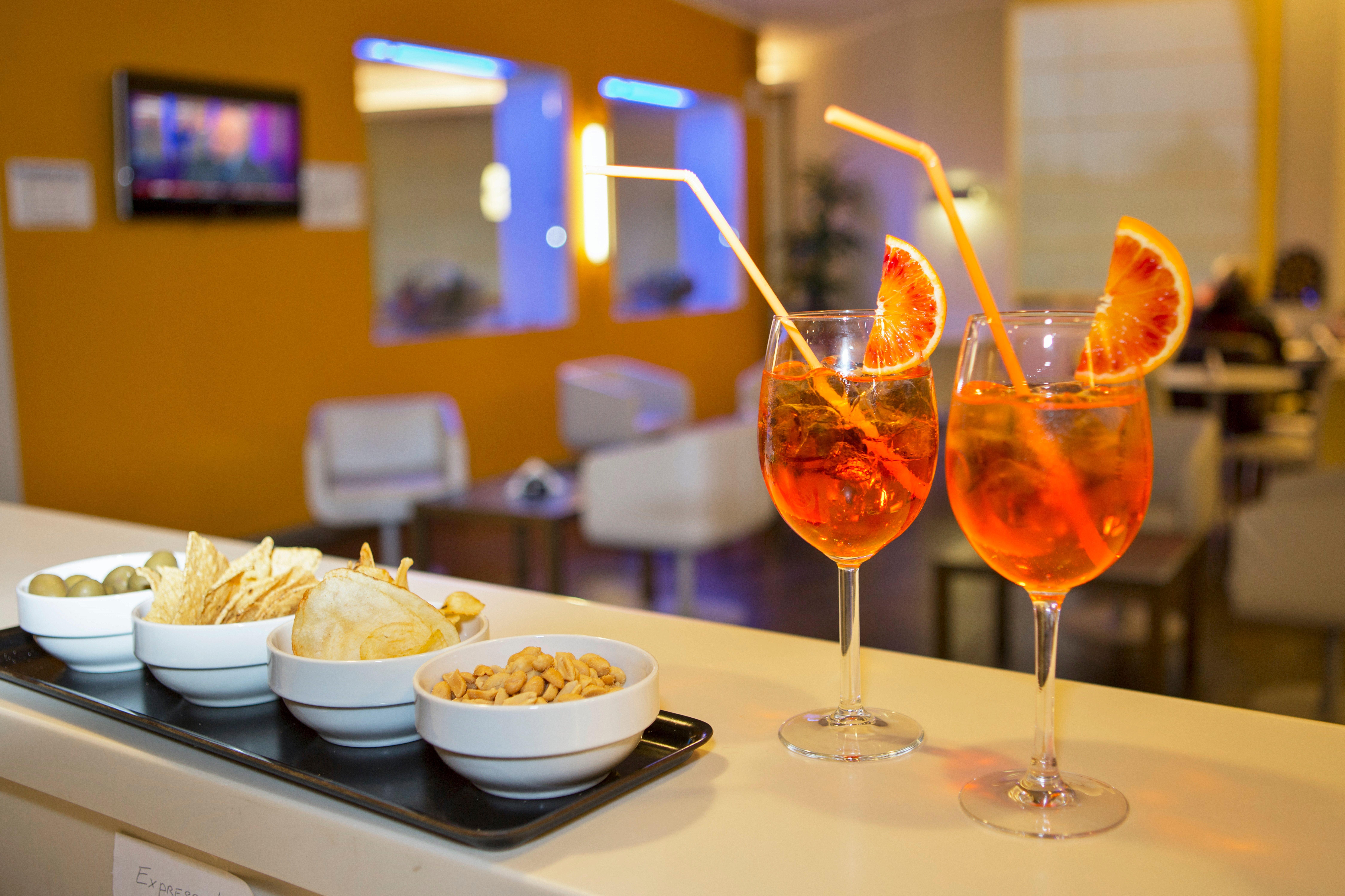 Holiday Inn Express Milan-Malpensa Airport By Ihg Somma Lombardo Esterno foto