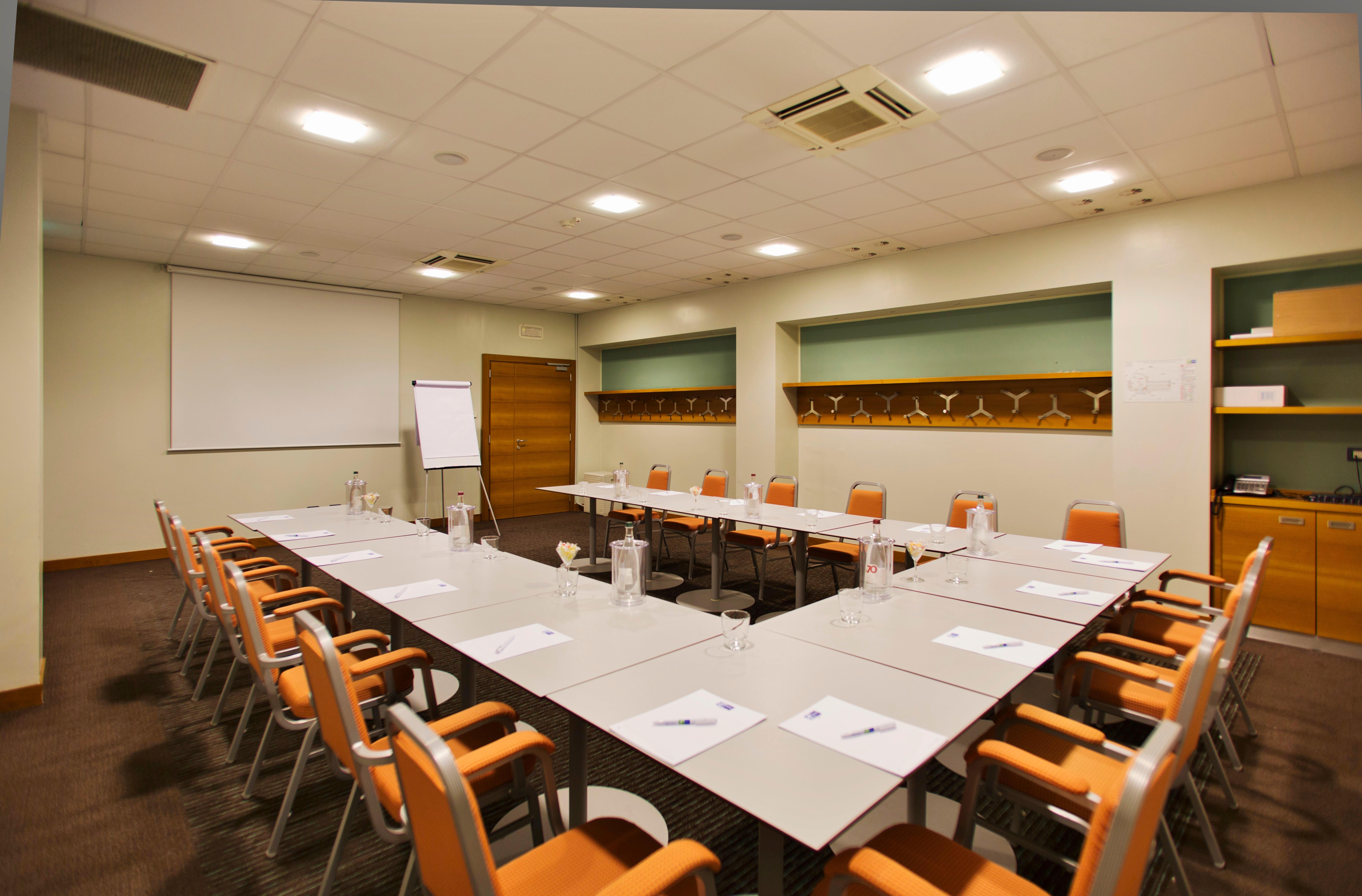 Holiday Inn Express Milan-Malpensa Airport By Ihg Somma Lombardo Esterno foto