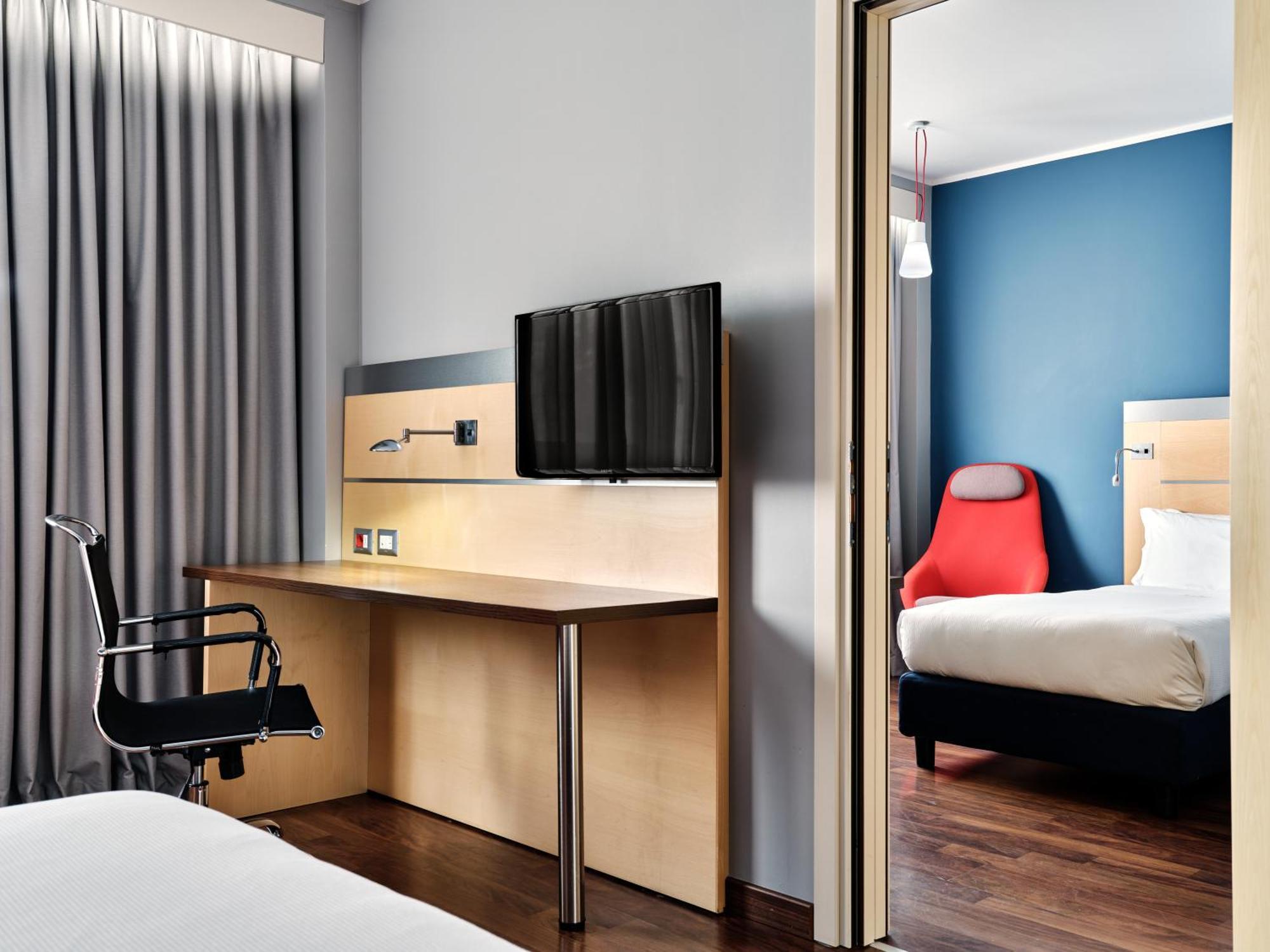 Holiday Inn Express Milan-Malpensa Airport By Ihg Somma Lombardo Esterno foto