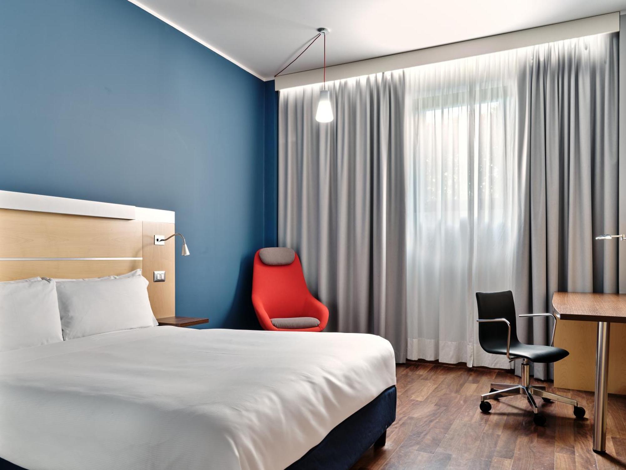 Holiday Inn Express Milan-Malpensa Airport By Ihg Somma Lombardo Esterno foto