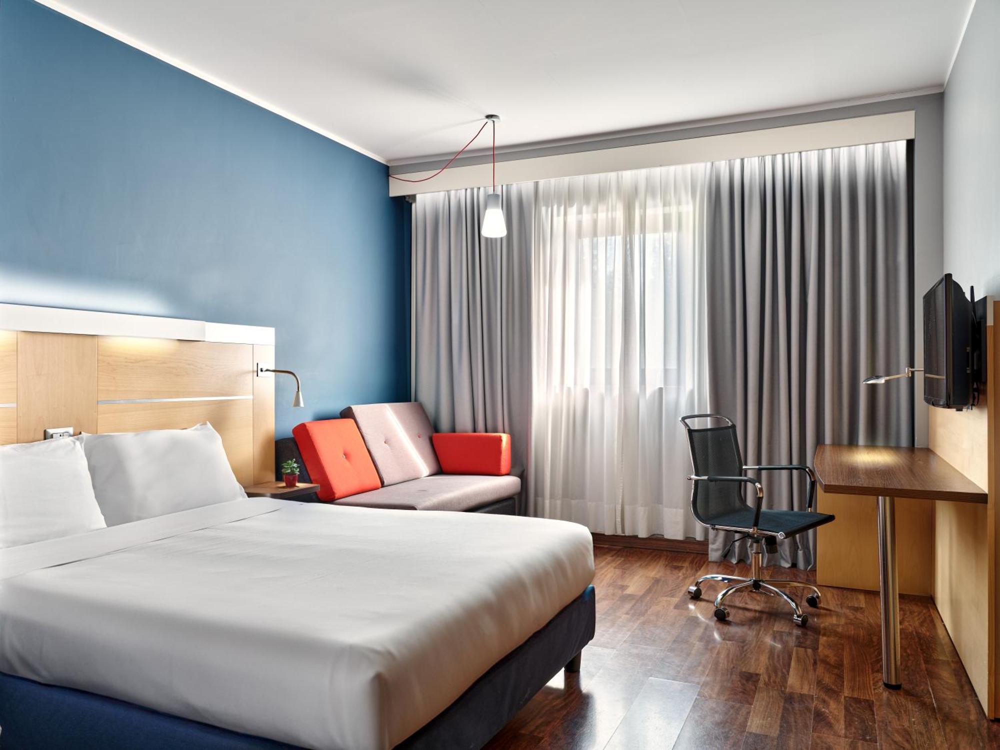 Holiday Inn Express Milan-Malpensa Airport By Ihg Somma Lombardo Esterno foto