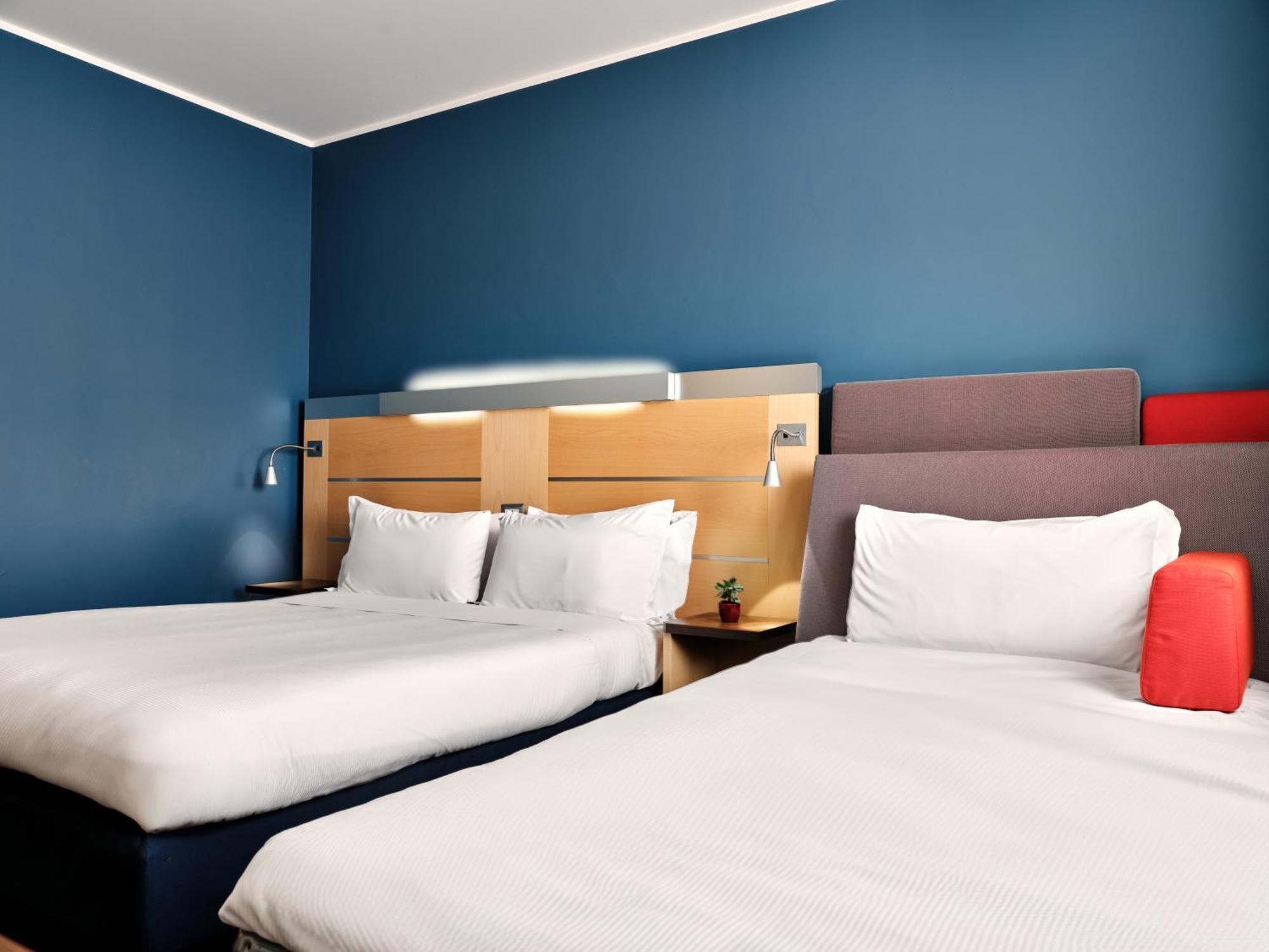 Holiday Inn Express Milan-Malpensa Airport By Ihg Somma Lombardo Esterno foto
