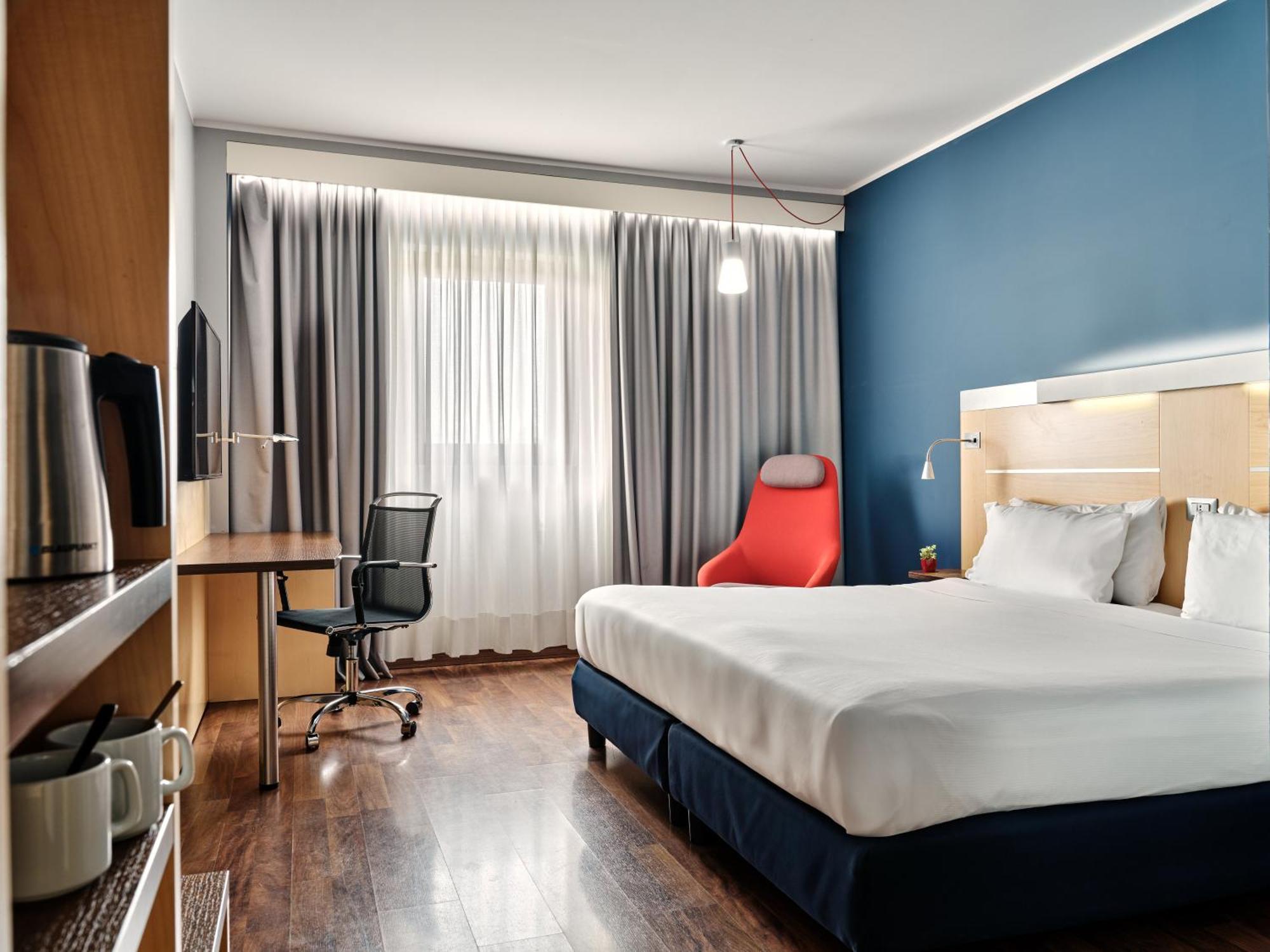 Holiday Inn Express Milan-Malpensa Airport By Ihg Somma Lombardo Esterno foto