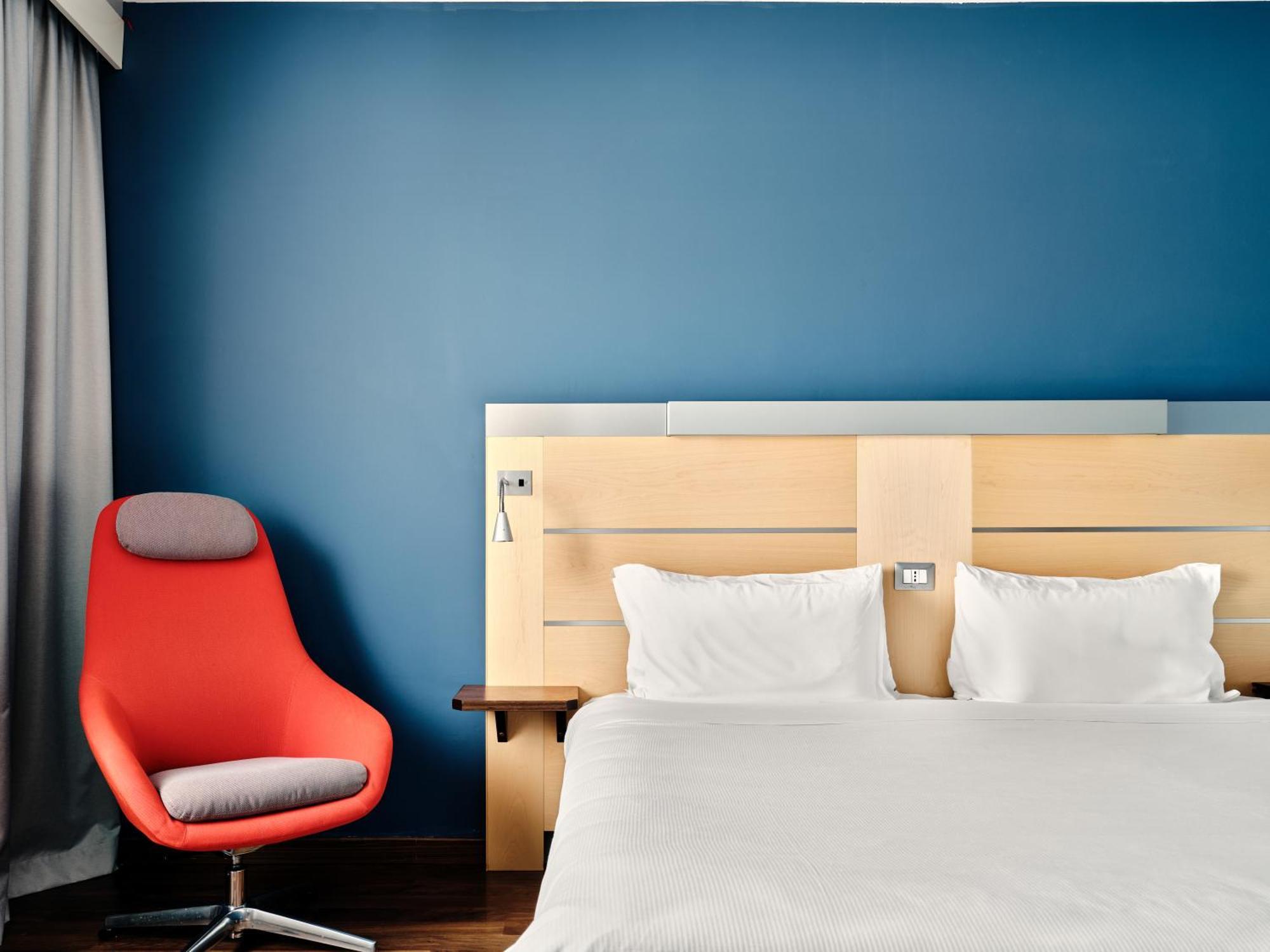 Holiday Inn Express Milan-Malpensa Airport By Ihg Somma Lombardo Esterno foto