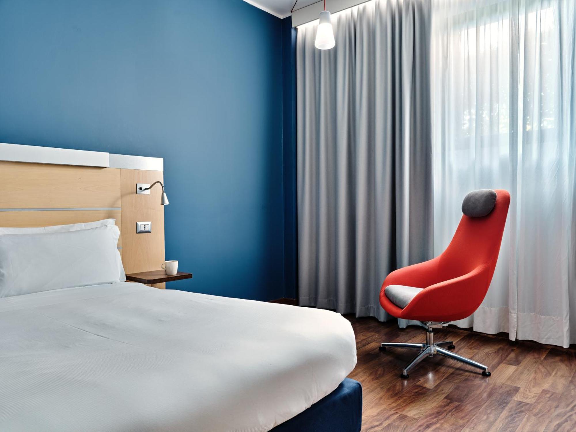 Holiday Inn Express Milan-Malpensa Airport By Ihg Somma Lombardo Esterno foto