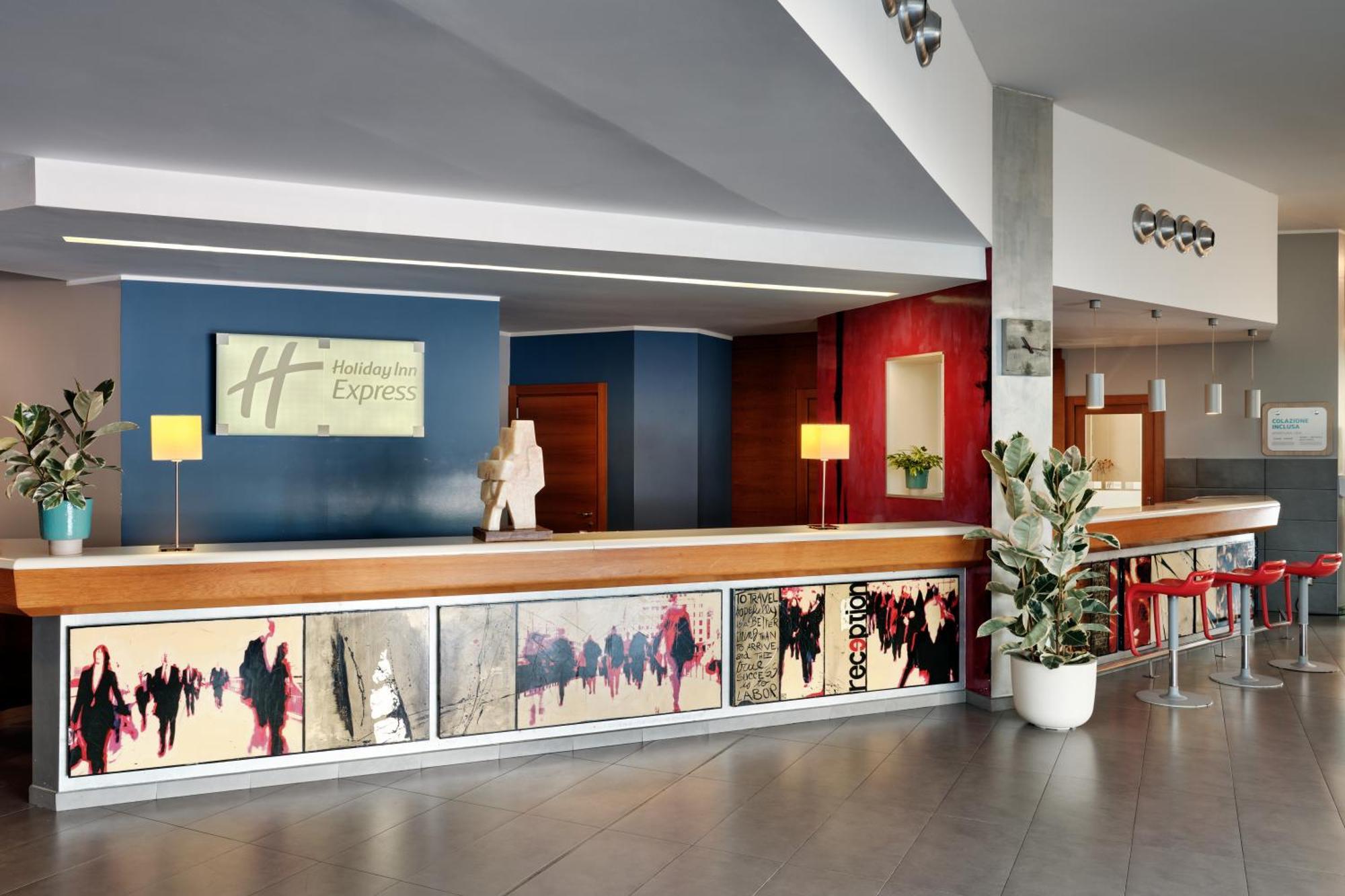 Holiday Inn Express Milan-Malpensa Airport By Ihg Somma Lombardo Esterno foto