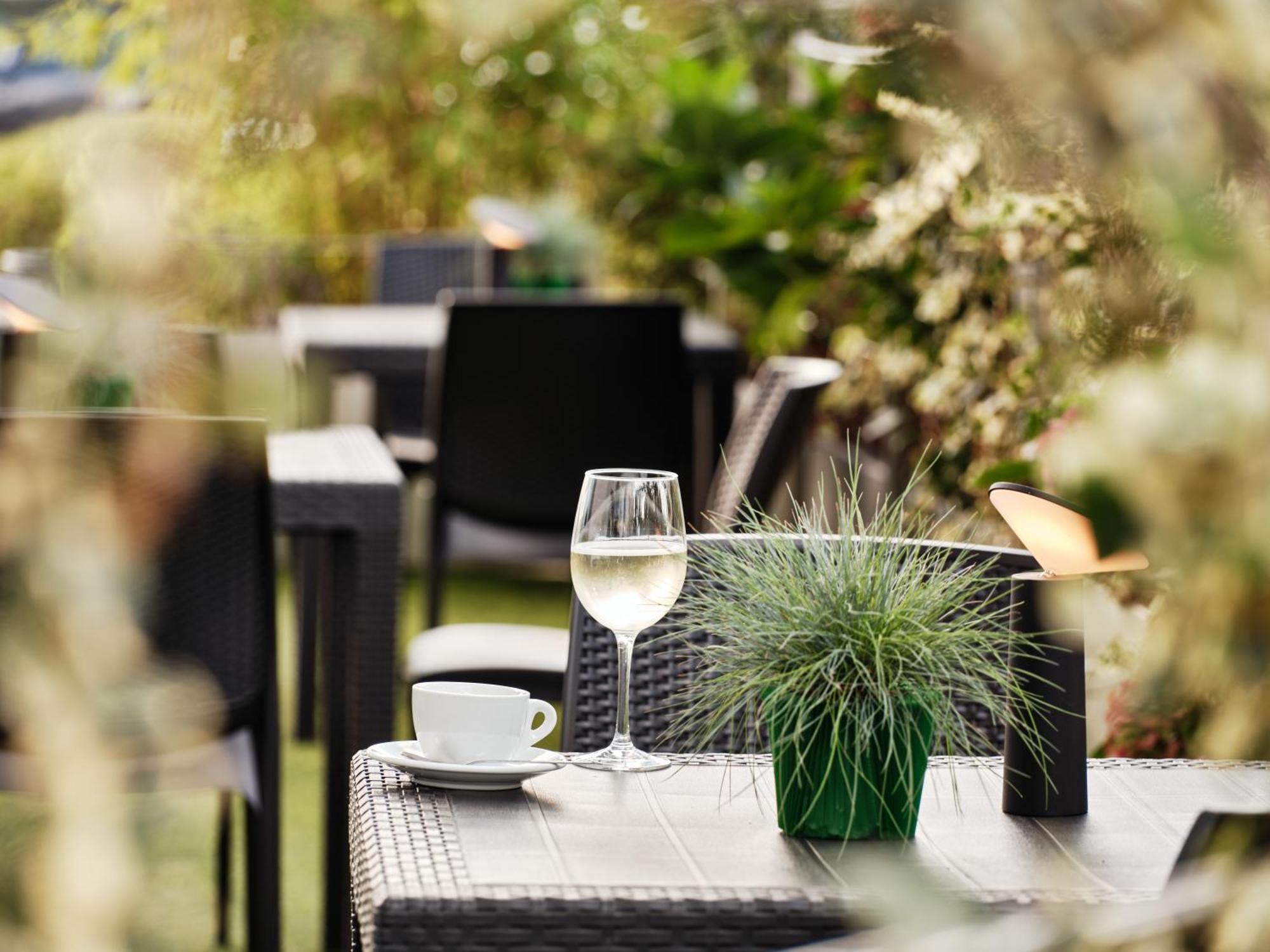 Holiday Inn Express Milan-Malpensa Airport By Ihg Somma Lombardo Esterno foto