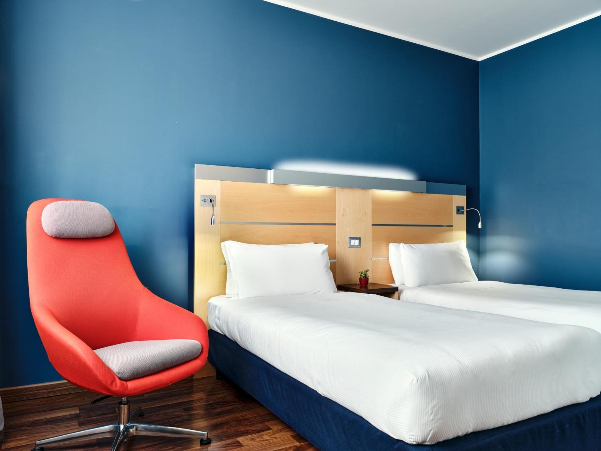 Holiday Inn Express Milan-Malpensa Airport By Ihg Somma Lombardo Esterno foto