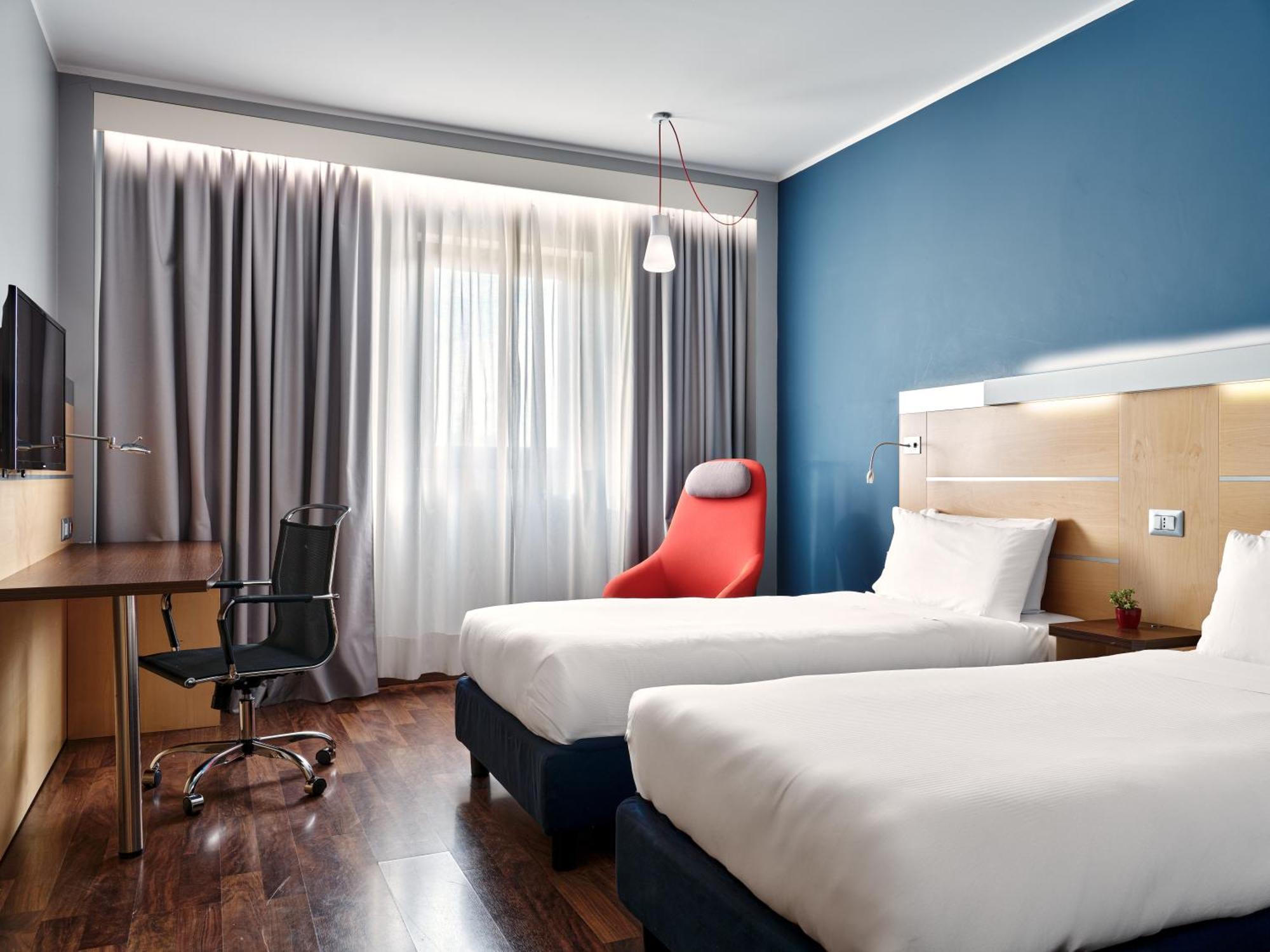 Holiday Inn Express Milan-Malpensa Airport By Ihg Somma Lombardo Esterno foto