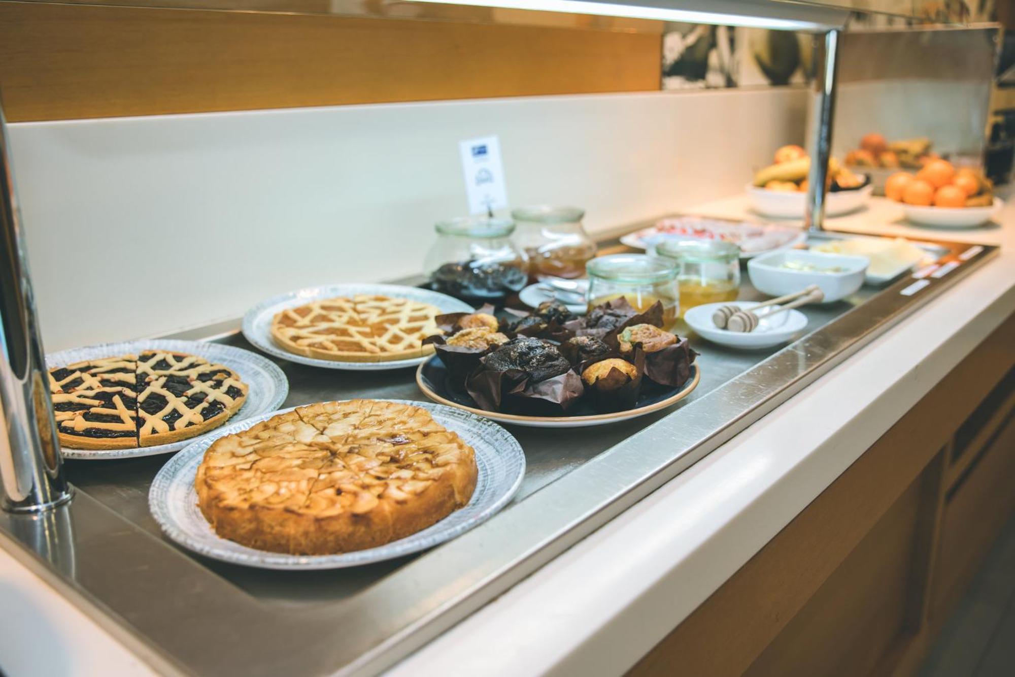 Holiday Inn Express Milan-Malpensa Airport By Ihg Somma Lombardo Esterno foto