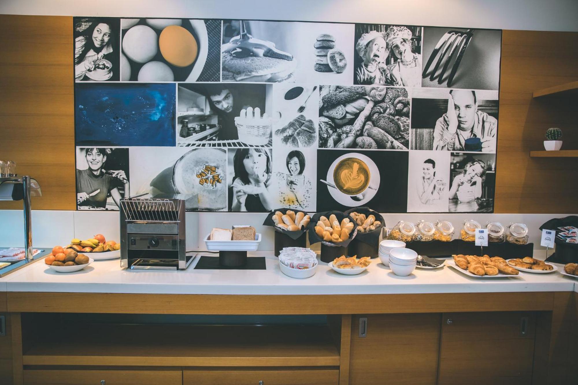 Holiday Inn Express Milan-Malpensa Airport By Ihg Somma Lombardo Esterno foto