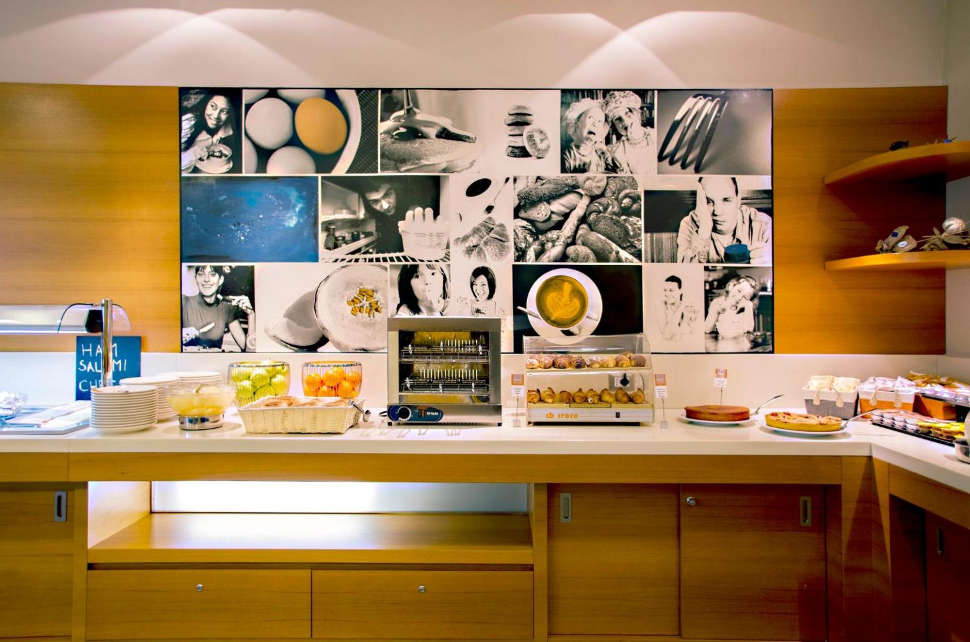 Holiday Inn Express Milan-Malpensa Airport By Ihg Somma Lombardo Esterno foto