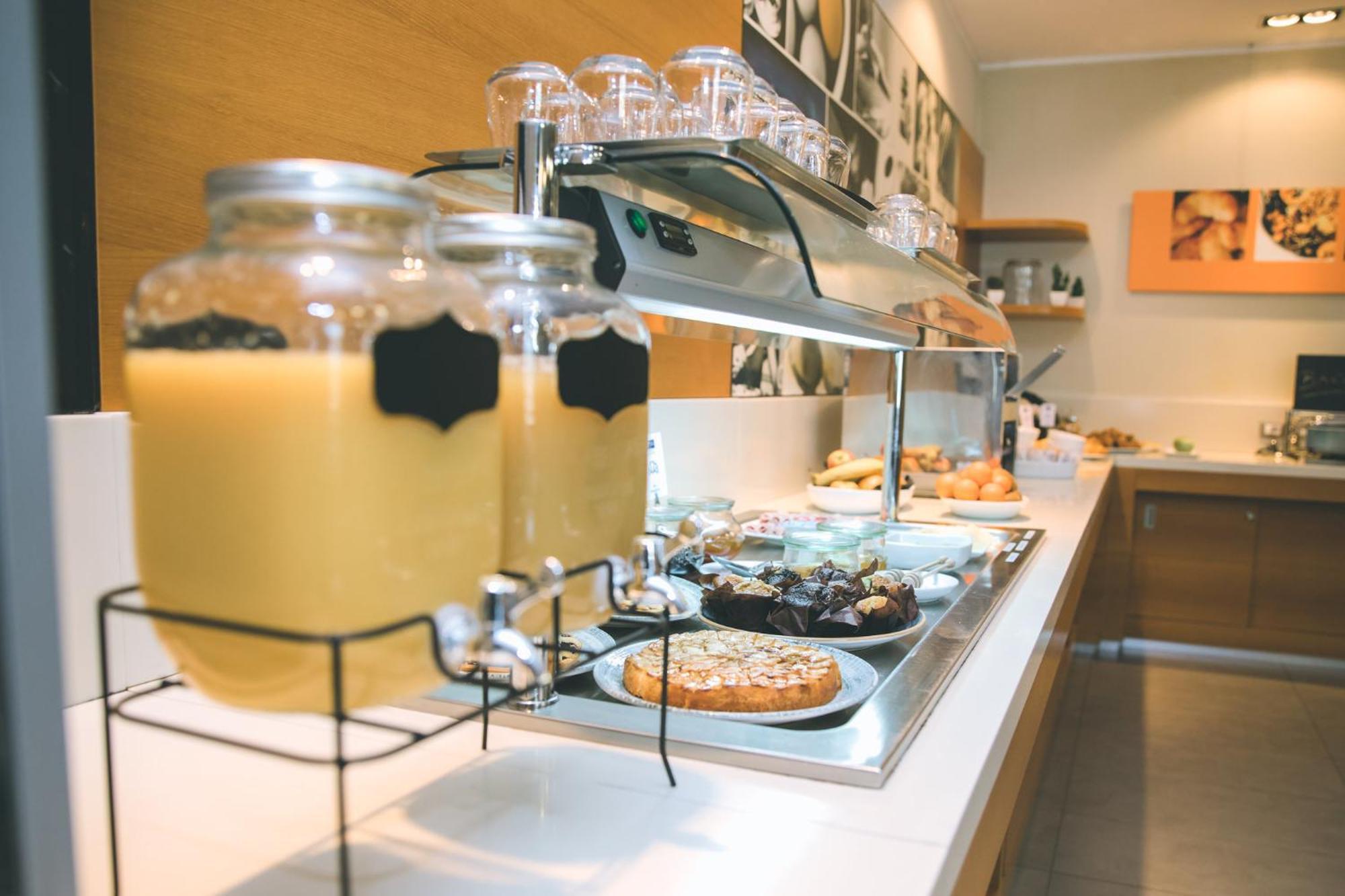 Holiday Inn Express Milan-Malpensa Airport By Ihg Somma Lombardo Esterno foto