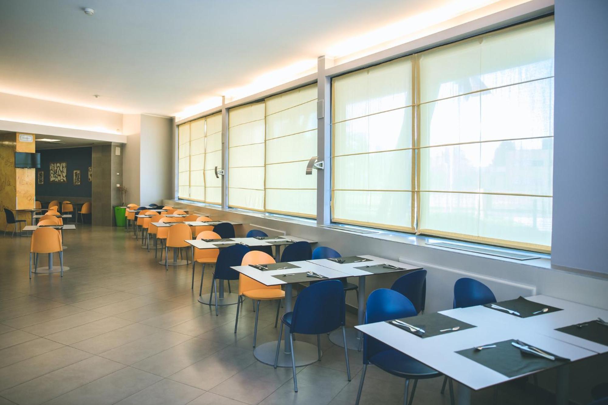 Holiday Inn Express Milan-Malpensa Airport By Ihg Somma Lombardo Esterno foto