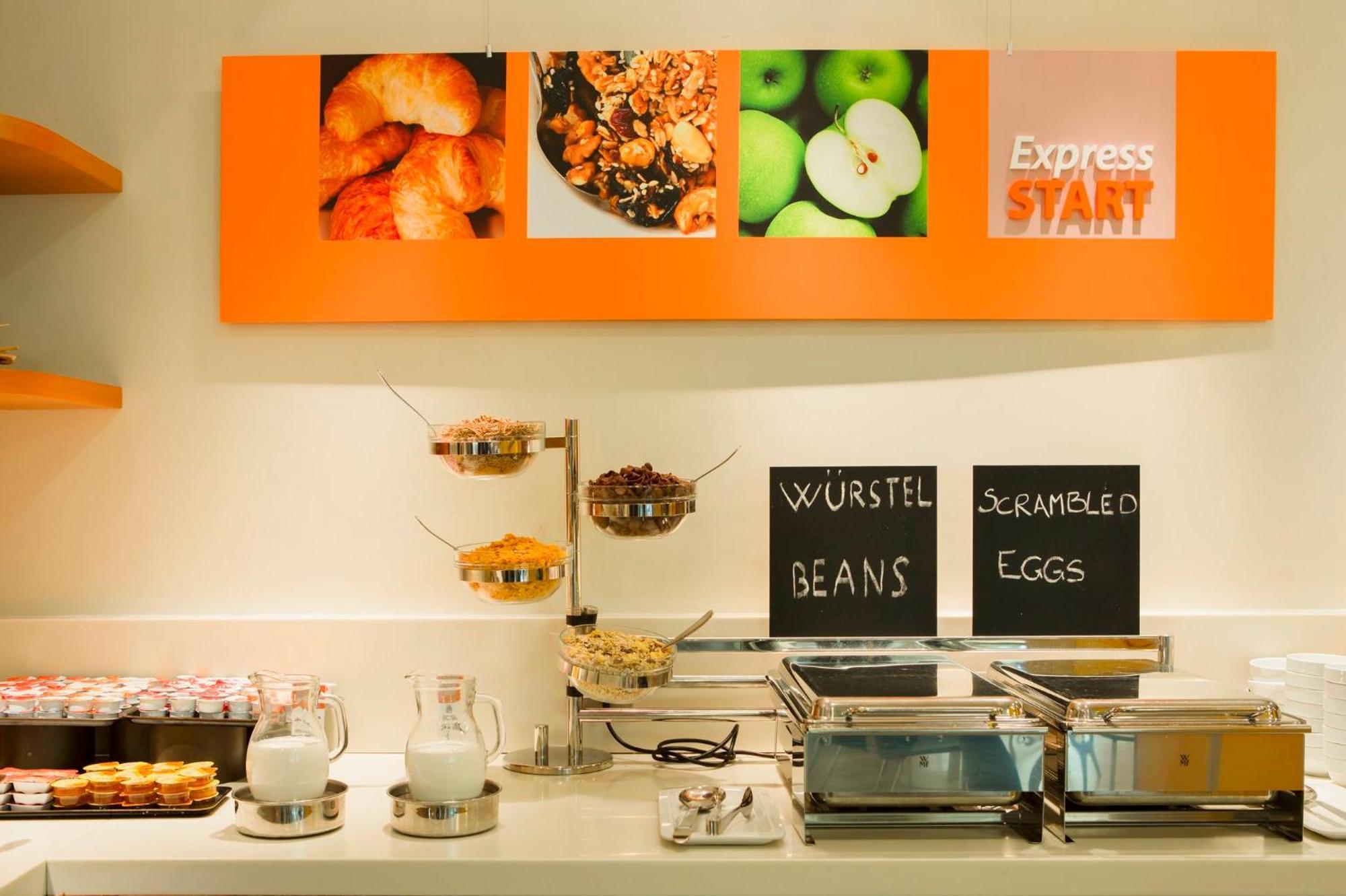 Holiday Inn Express Milan-Malpensa Airport By Ihg Somma Lombardo Esterno foto