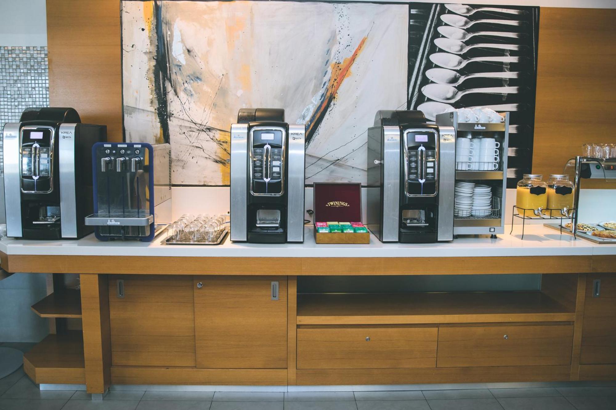 Holiday Inn Express Milan-Malpensa Airport By Ihg Somma Lombardo Esterno foto