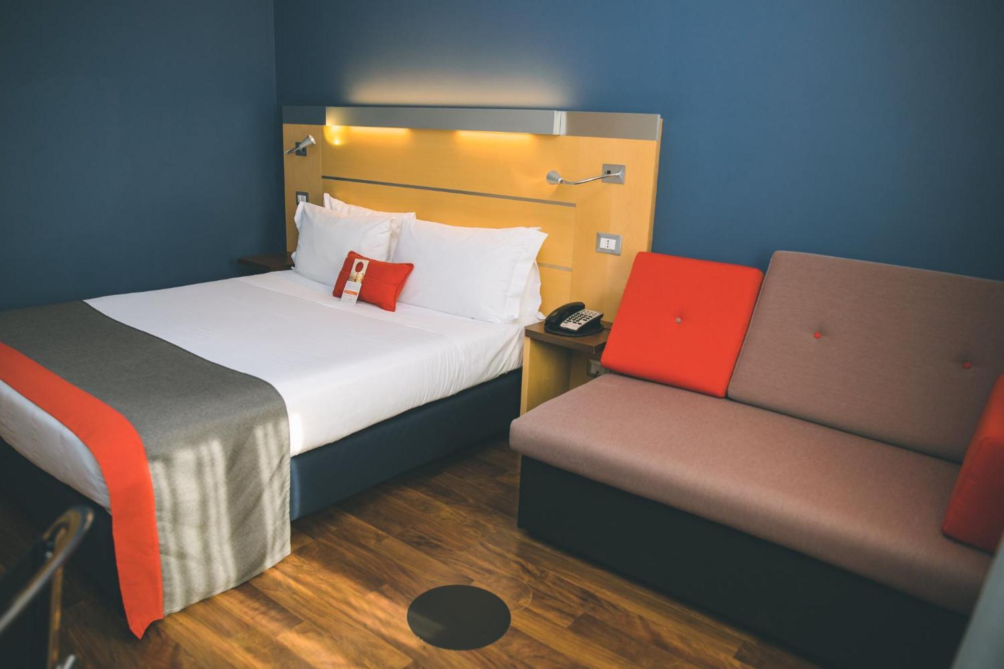 Holiday Inn Express Milan-Malpensa Airport By Ihg Somma Lombardo Esterno foto